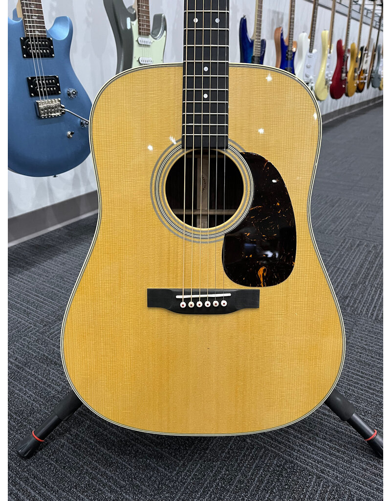 Martin Martin D-28 Standard Series Acoustic