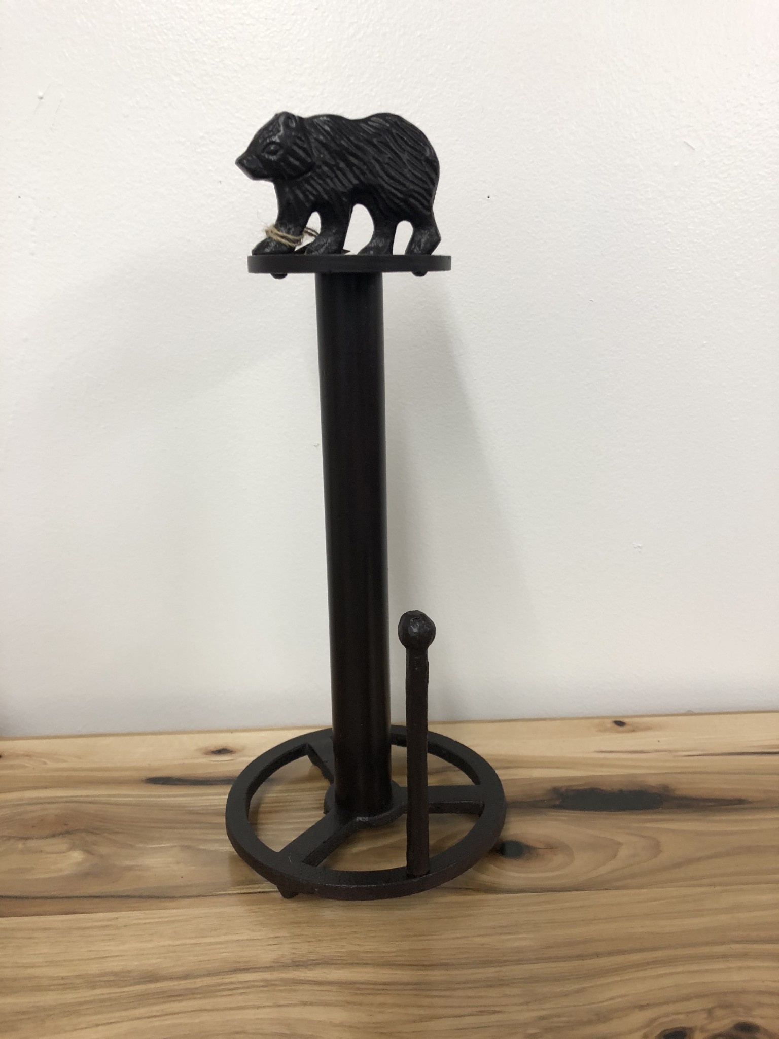 https://cdn.shoplightspeed.com/shops/632114/files/18142934/park-design-bear-paper-towel-holder.jpg