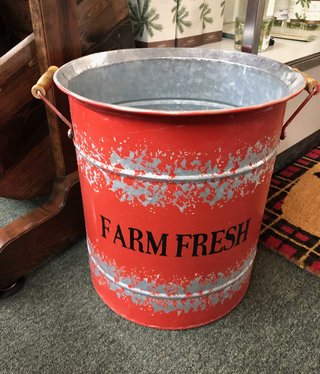 Uma Large Red Pail (98485)