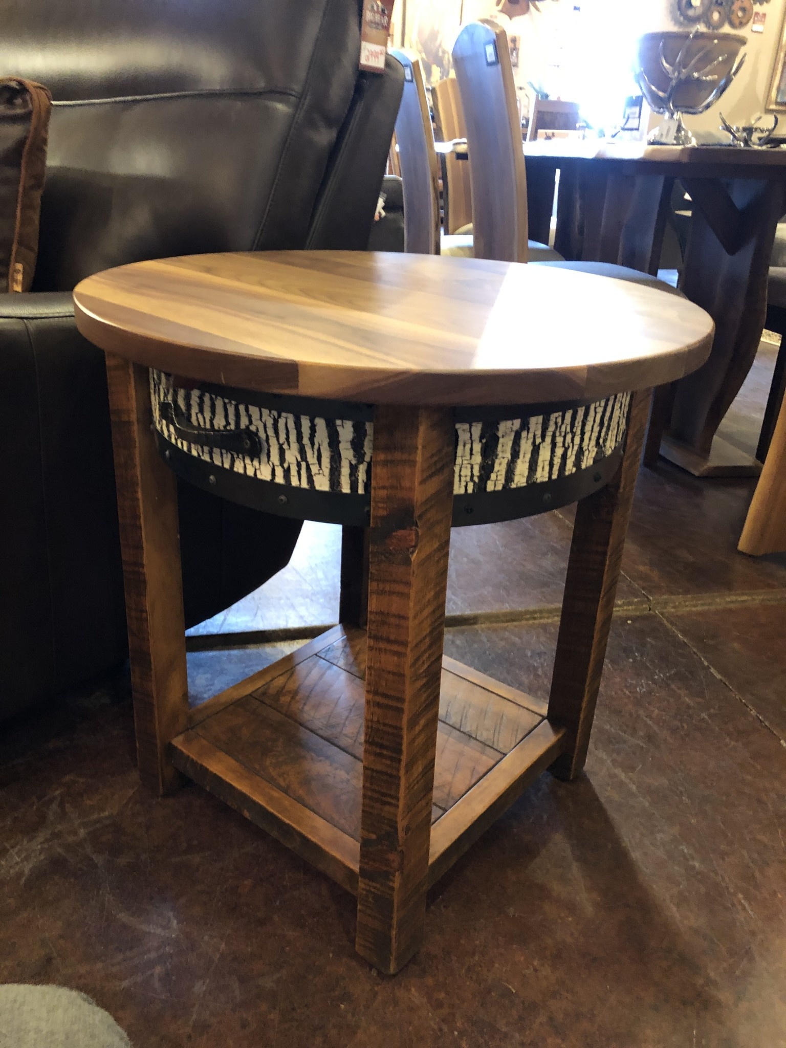 Green Gables Mossy Oak Carver Point 1 Dwr White Bark Side Table