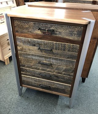 Green Gables Hampshire 5 Drawer Chest w/Silver*****