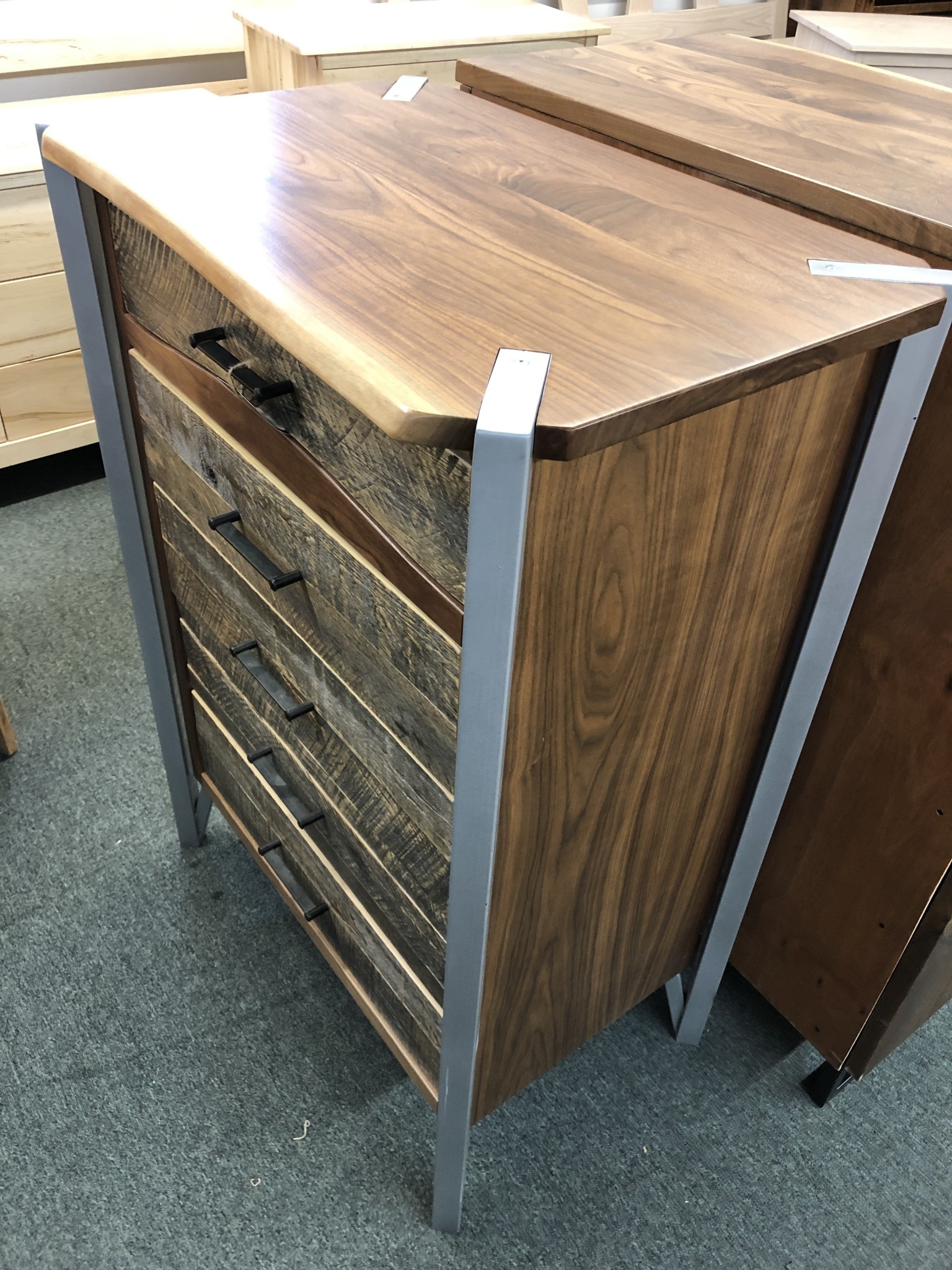 Green Gables Hampshire 5 Drawer Chest w/Silver*****