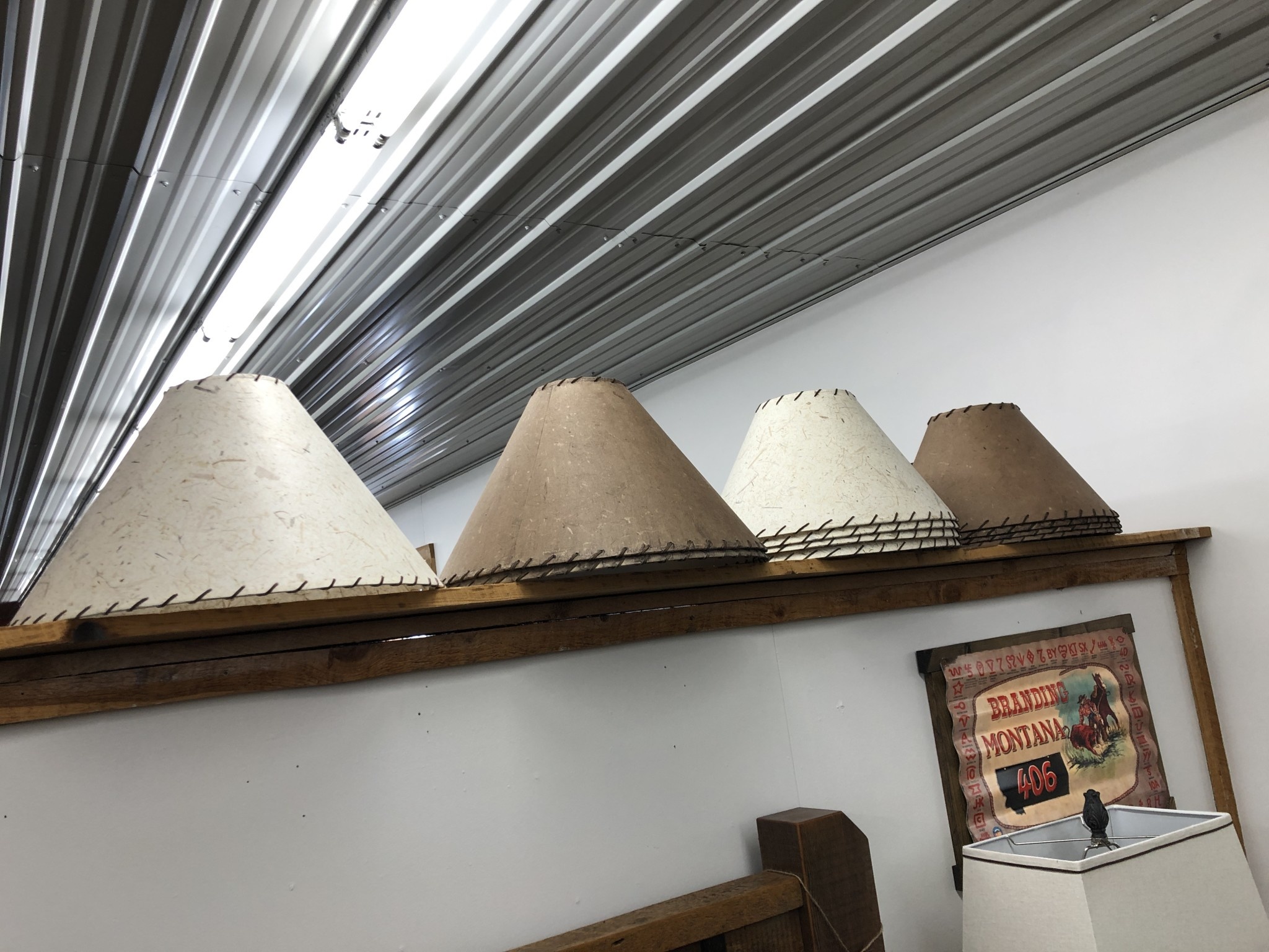 Rustic log 18" Lampshade with Scene