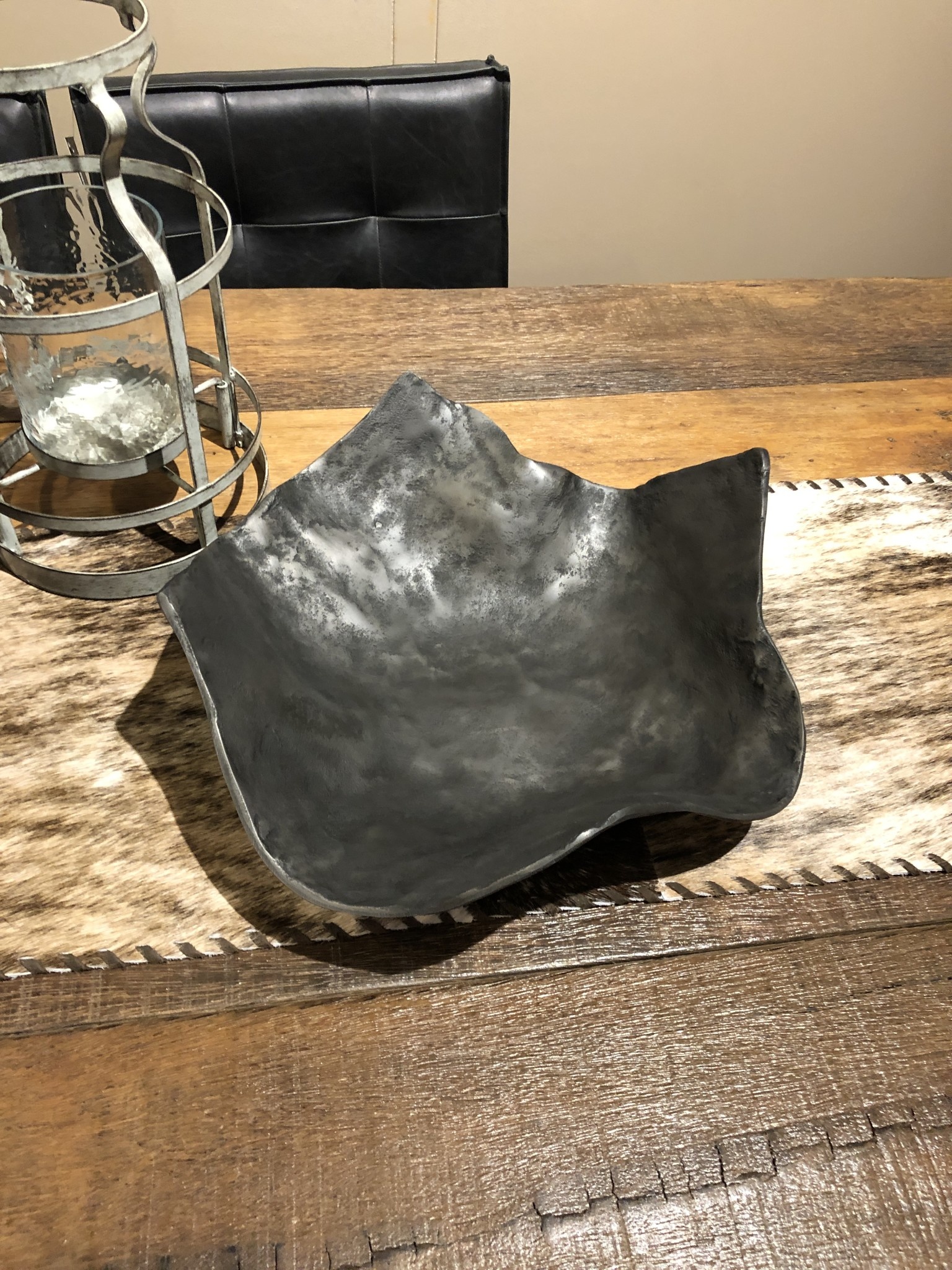 Crestview Vaughn MEDIUM Charger 16"