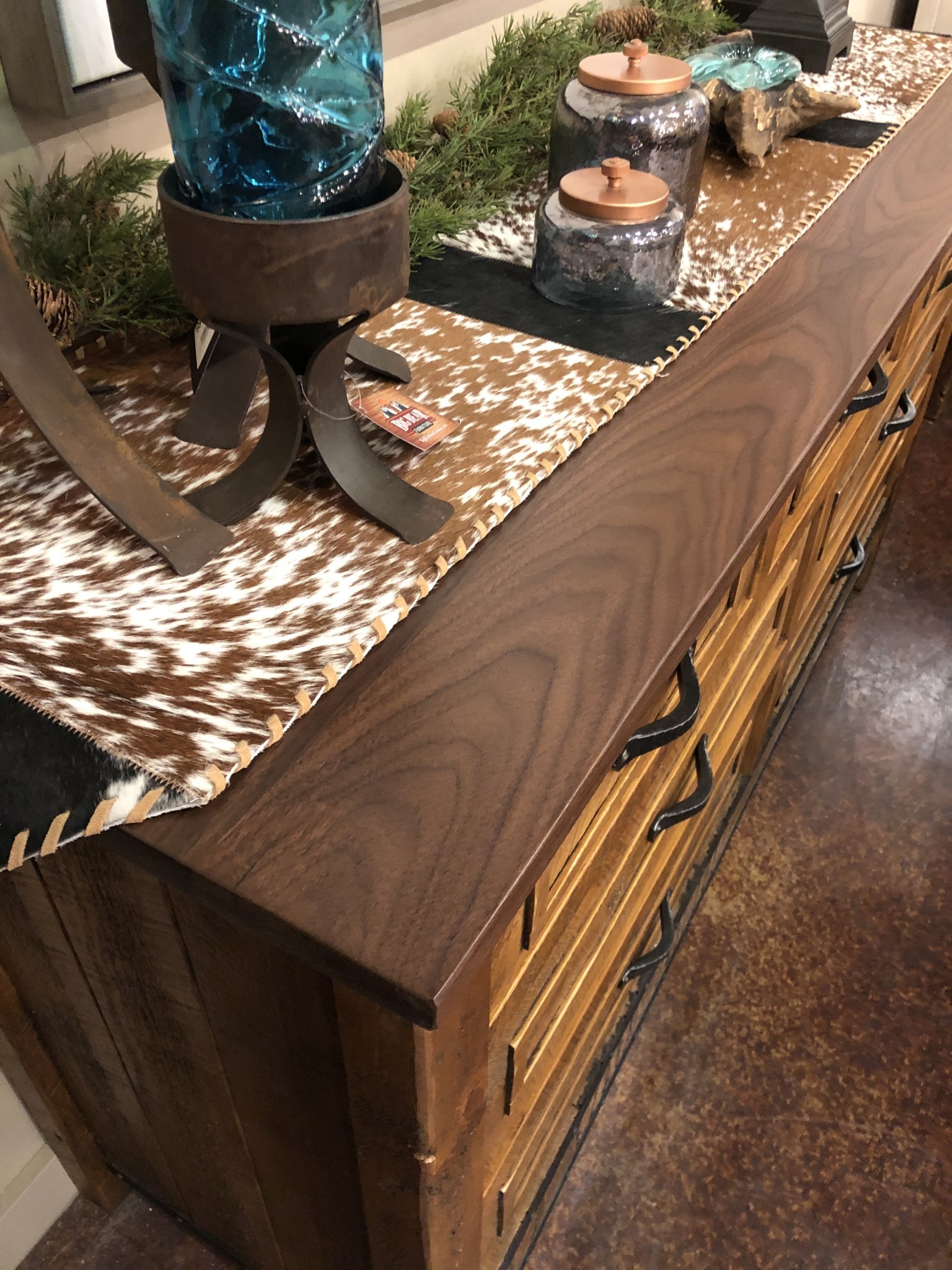 Green Gables Mossy Oak Carver Point 7 Dwr Dresser**