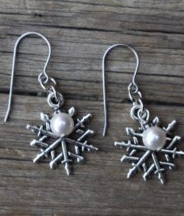 cool water jewelry EW665-190 Earrings: Great Outdoor Snowflake & Pearl cool water jewelry EW665-190 Earrings: Great Outdoor Snowflake & Pearl