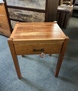 Green Gables Fullerton 1 Drawer Nightstand 28Hx24Wx20D