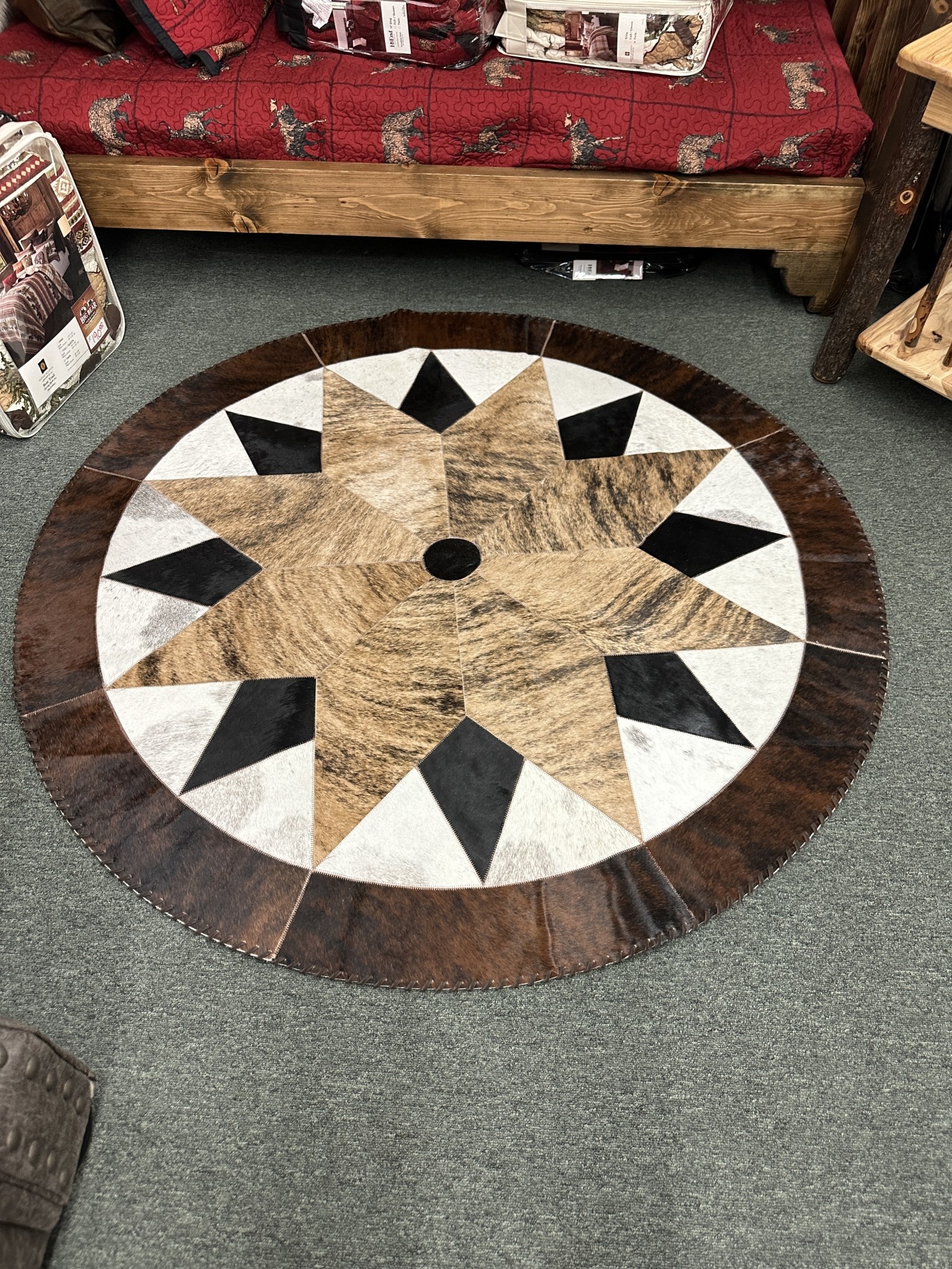 Gaucho Round 16pt Star 60" Rug
