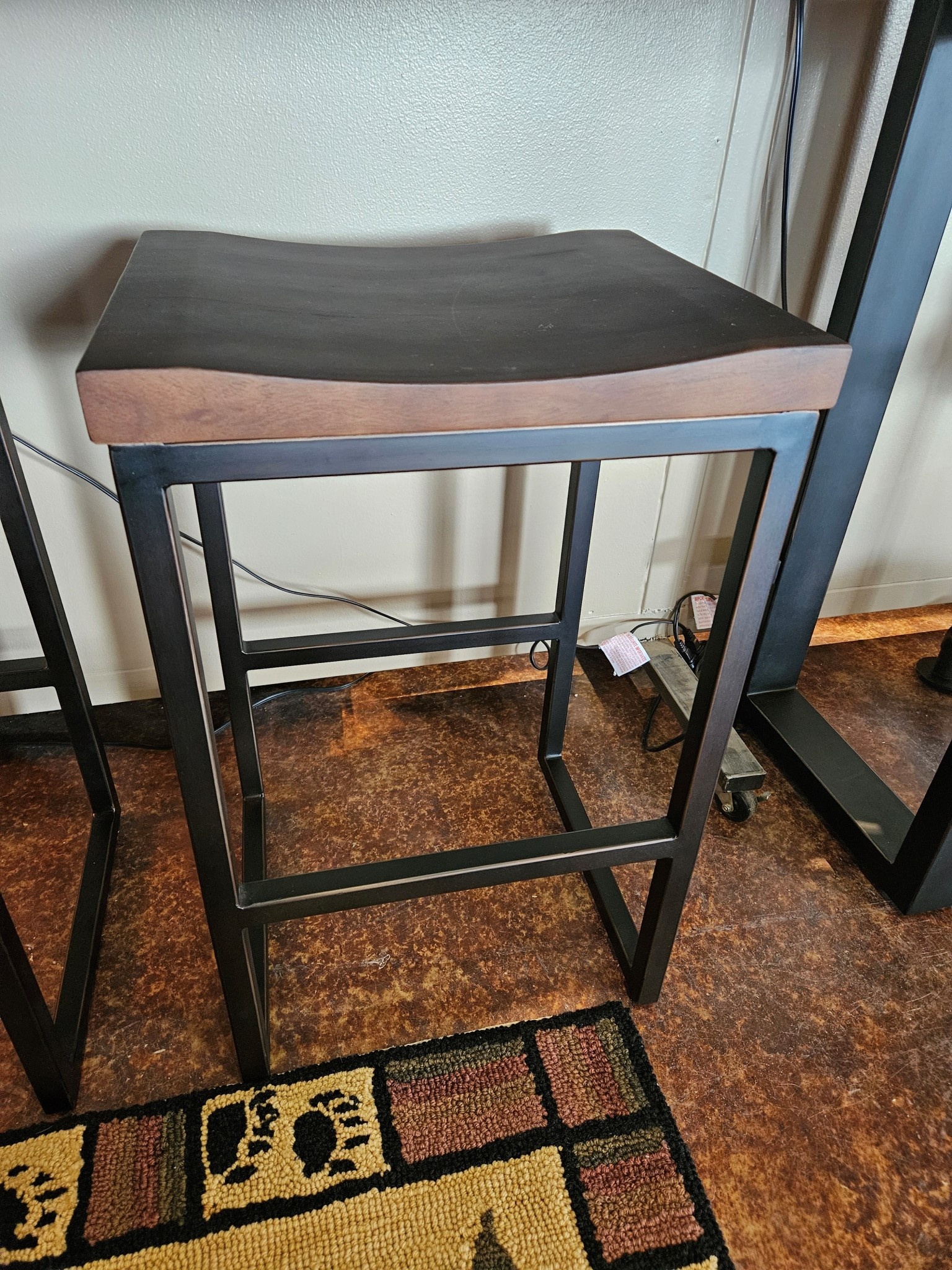 HTD Paso Robles Counter Stool  16.5x14x26