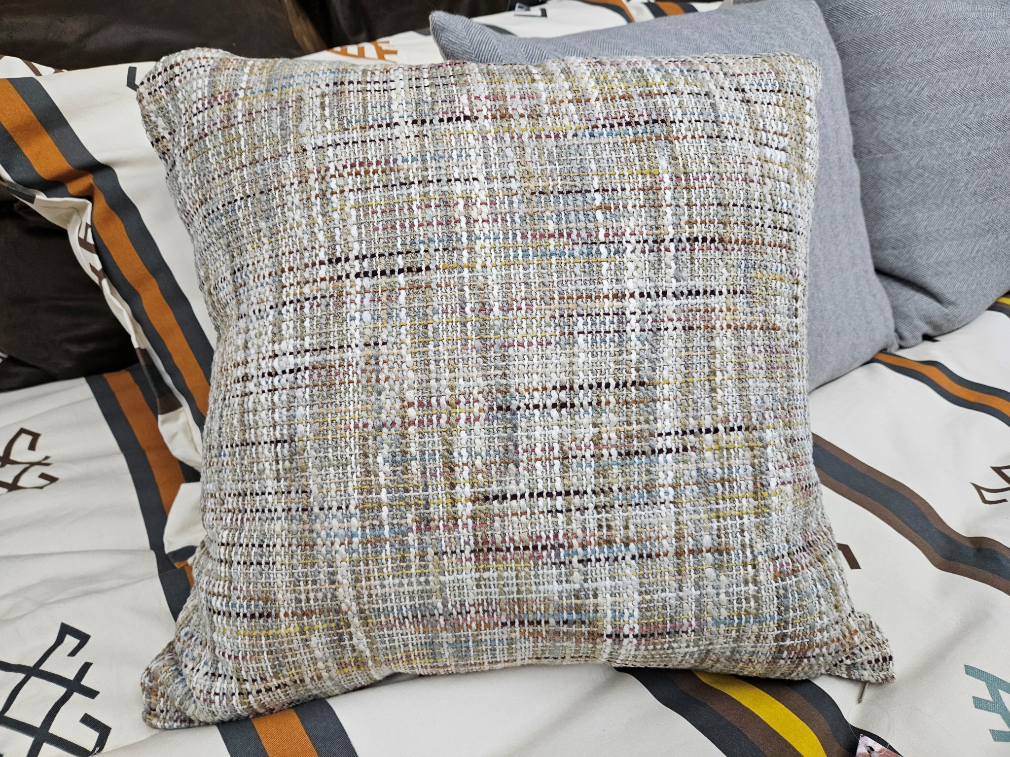 IMF Generic 22" Pillow, Gr: 110-150