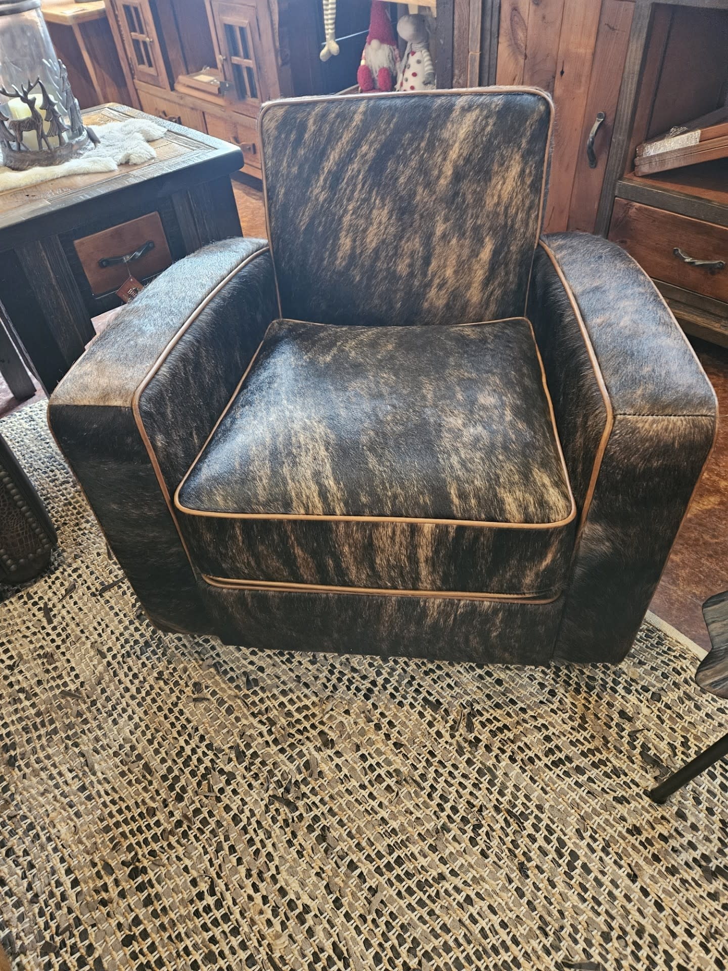 Omnia Montecito  Swivel Chair (Designer) 34L x 30H x 36D