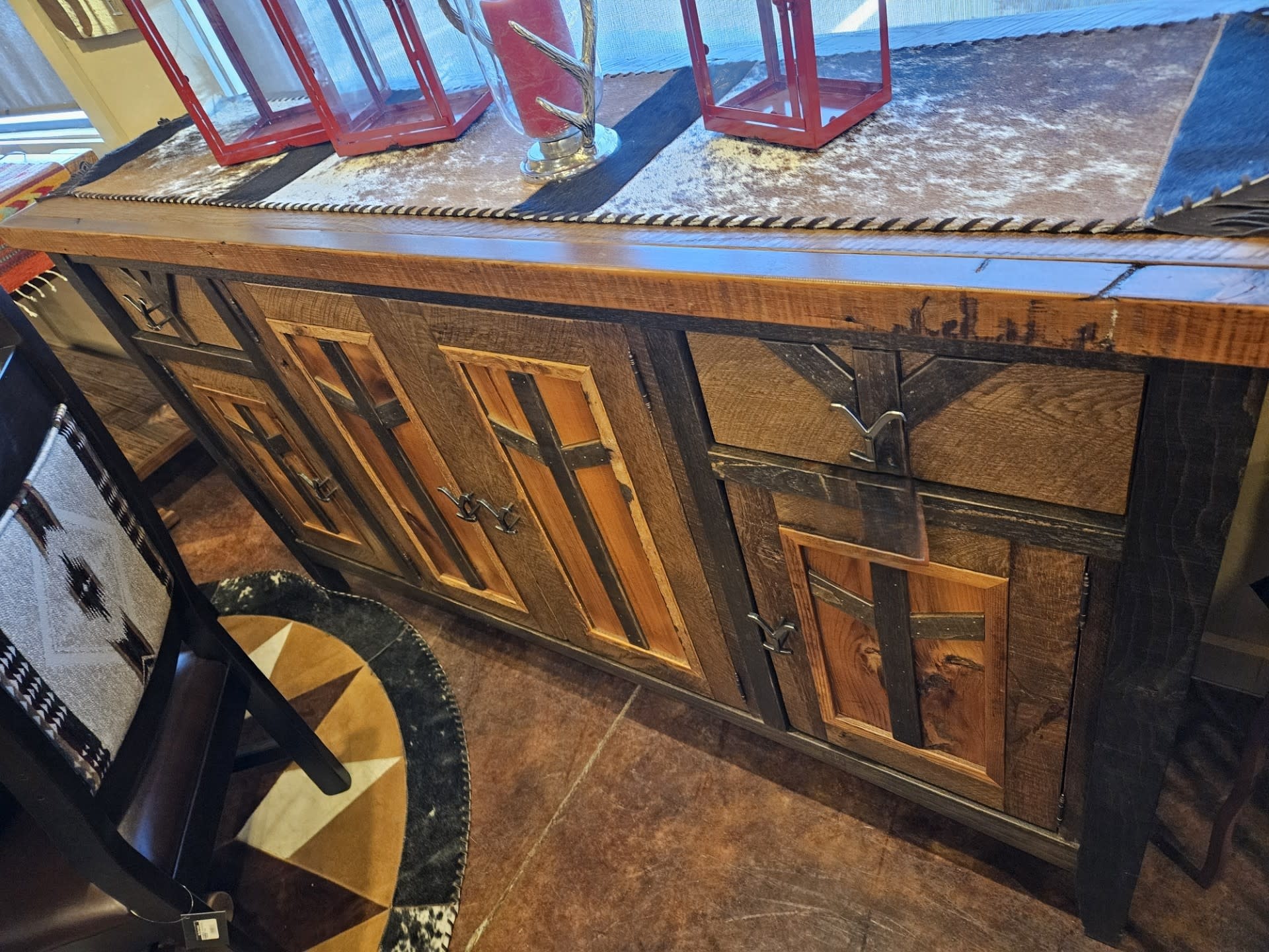 Green Gables Yellowstone Dutton 2Dwr4Dr Sideboard 40x72x19.5