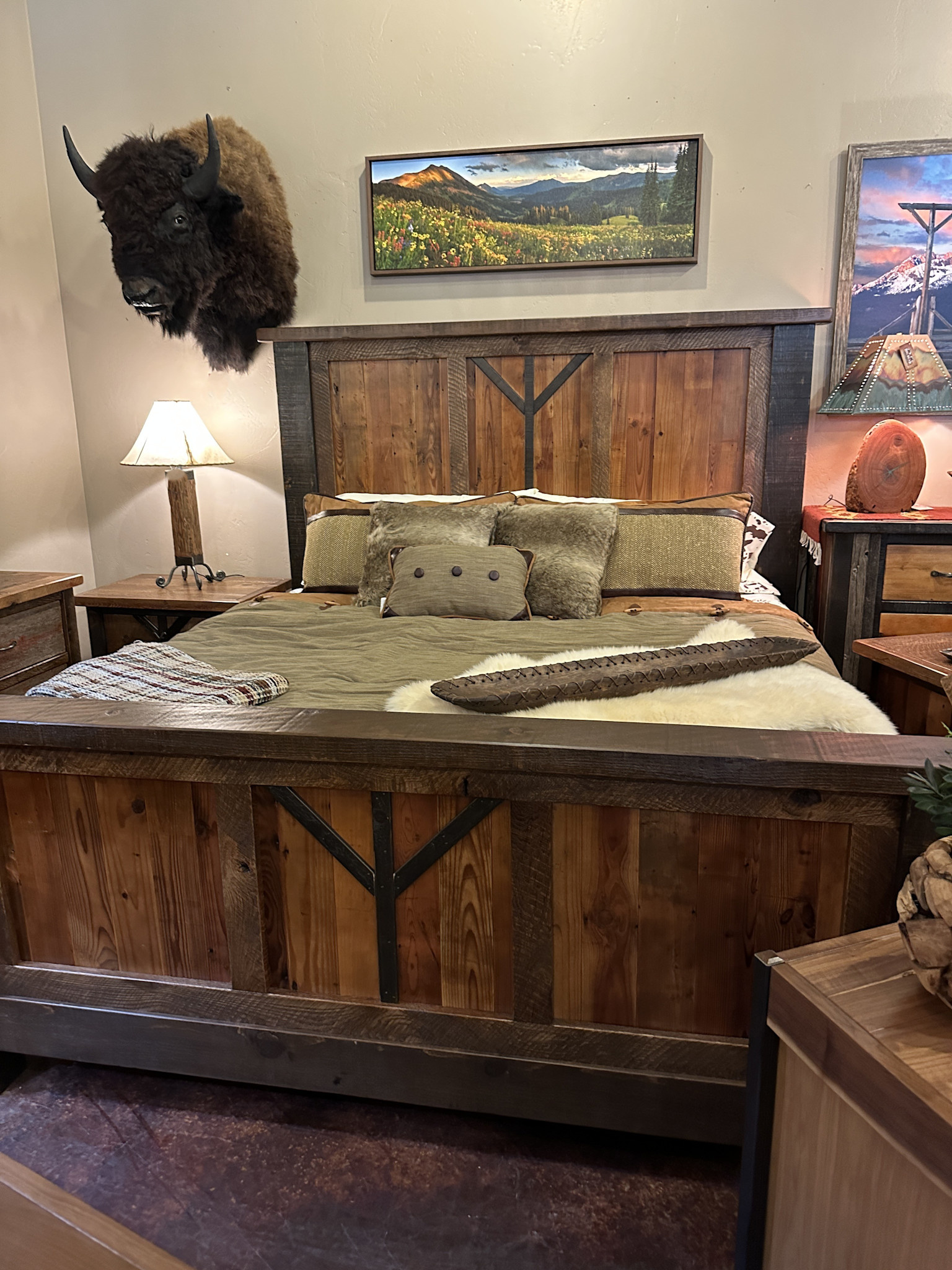 Yellowstone Yellowstone Dutton Panel QUEEN Bed