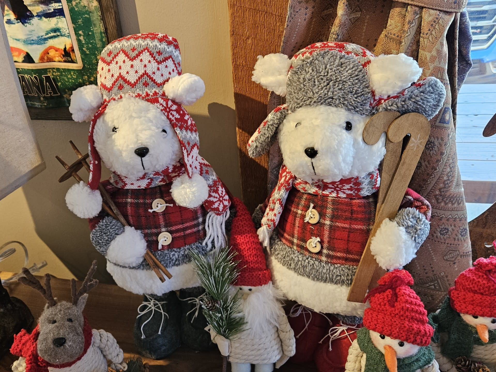 Melrose Polar Bear w/Skis 24H