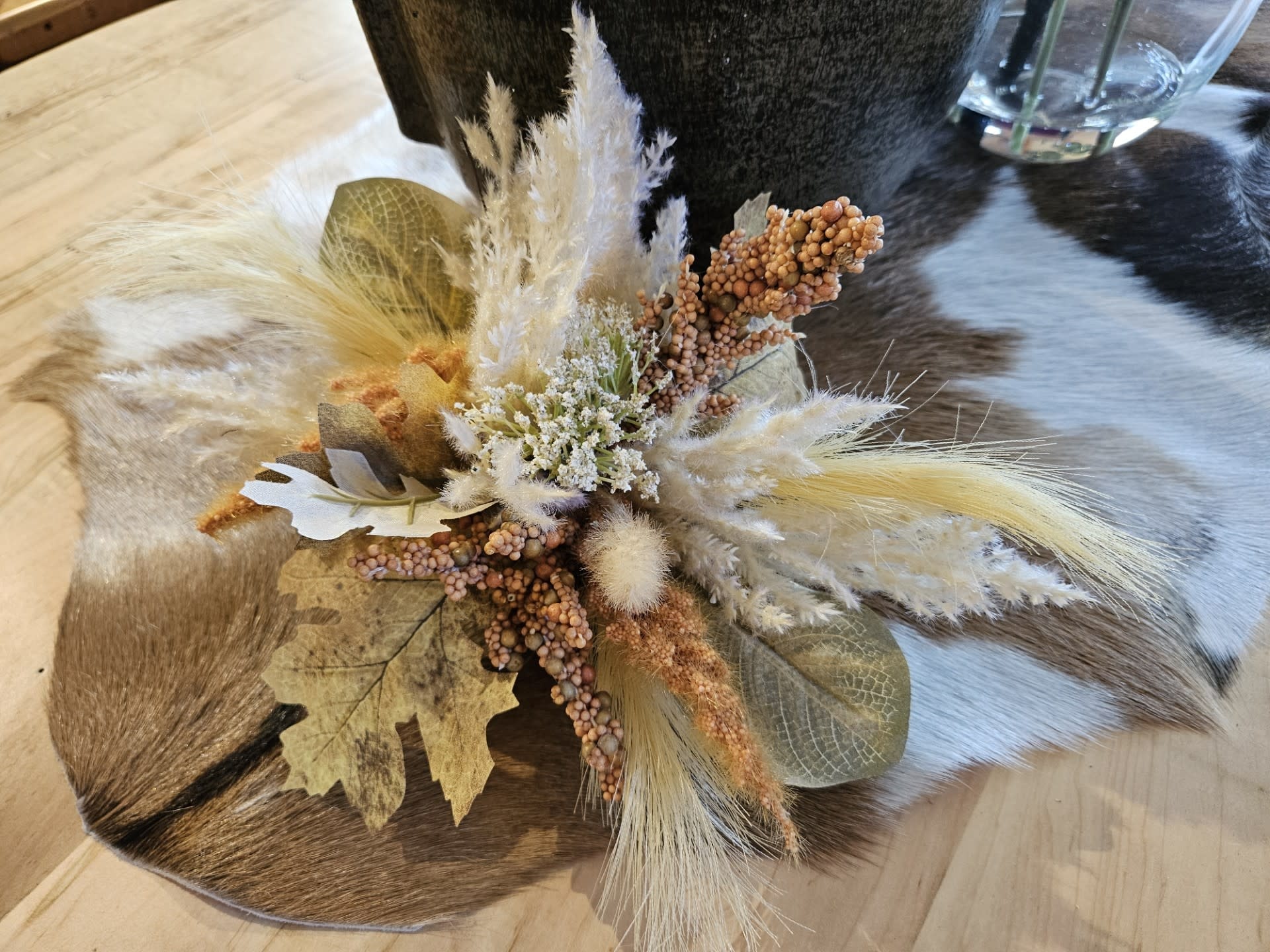 Sullivans Pampas Mixed Foilage Orb 10x6.5x10