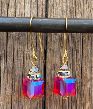 cool water jewelry EW907-226 Earrings: Raspberry Fizz Crystal Cube cool water jewelry EW907-226 Earrings: Raspberry Fizz Crystal Cube