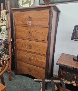 Yellowstone Yellowstone Gallatin Valley 5 Dwr Chest 66x36x22