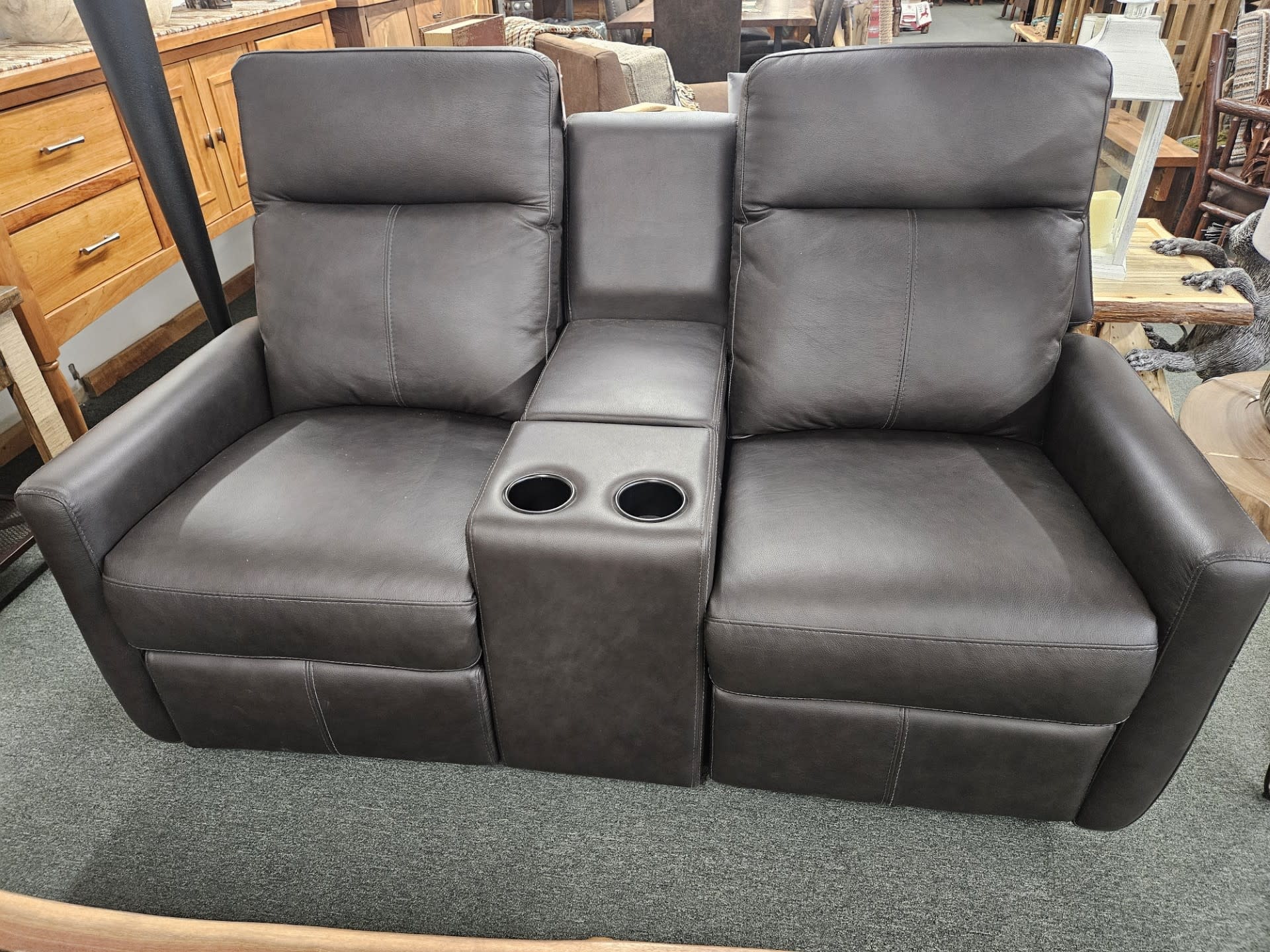 Omnia Sherman Oaks Loveseat Recliner w/Console