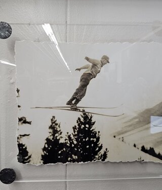 TAC Vintage Ski Lodge VI - Ski Jumper