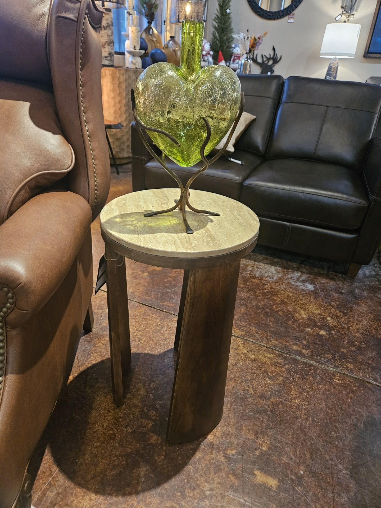 Crestview Liam Accent Table  15Diam x 24.5H