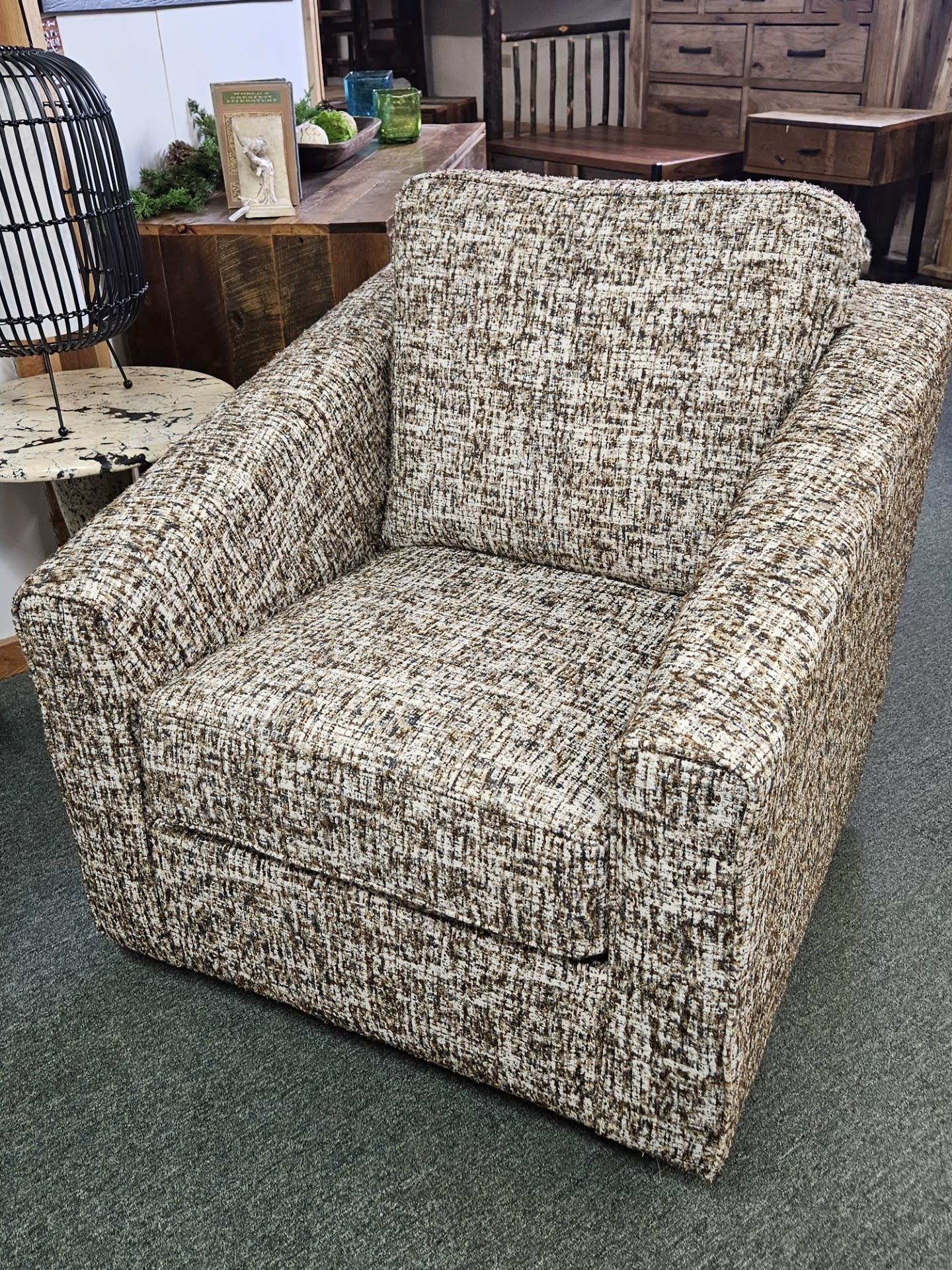 Crestview Chestnut Hill Swivel Chair 33x36x36