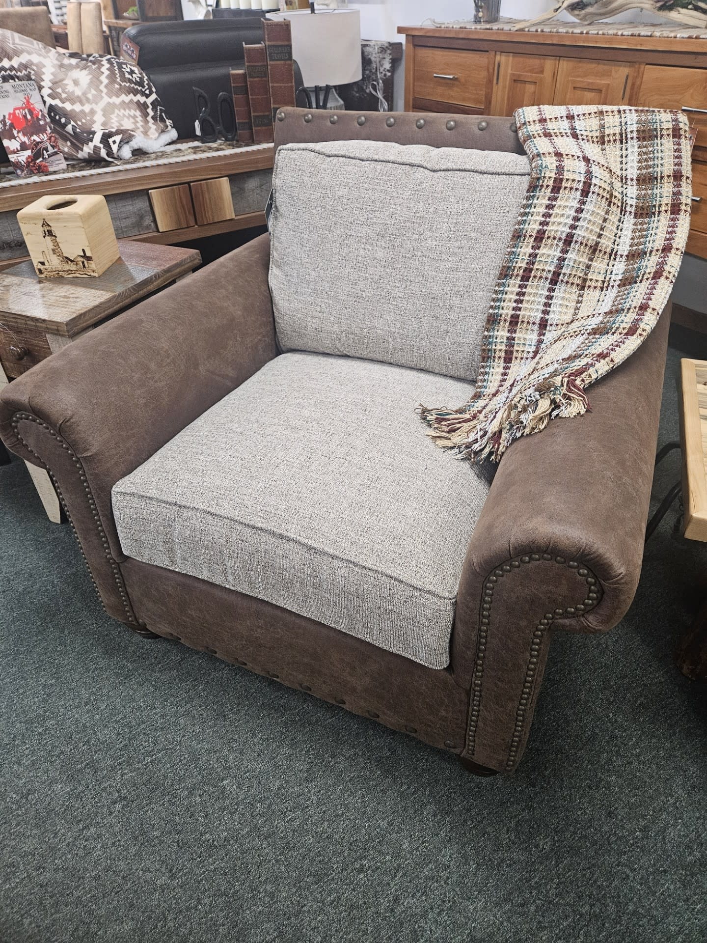 IMF 12919TN-20 Breckenridge Chair 42L x 36H x 39D
