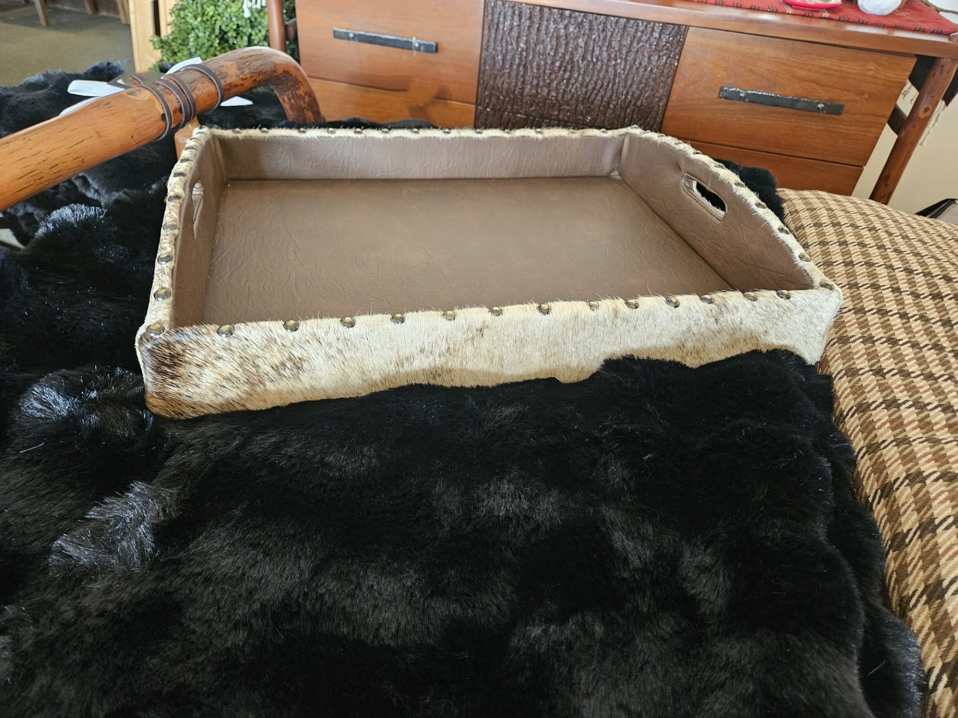 MCE Industries Medium Cowhide Tray w/Handles 21x16x4