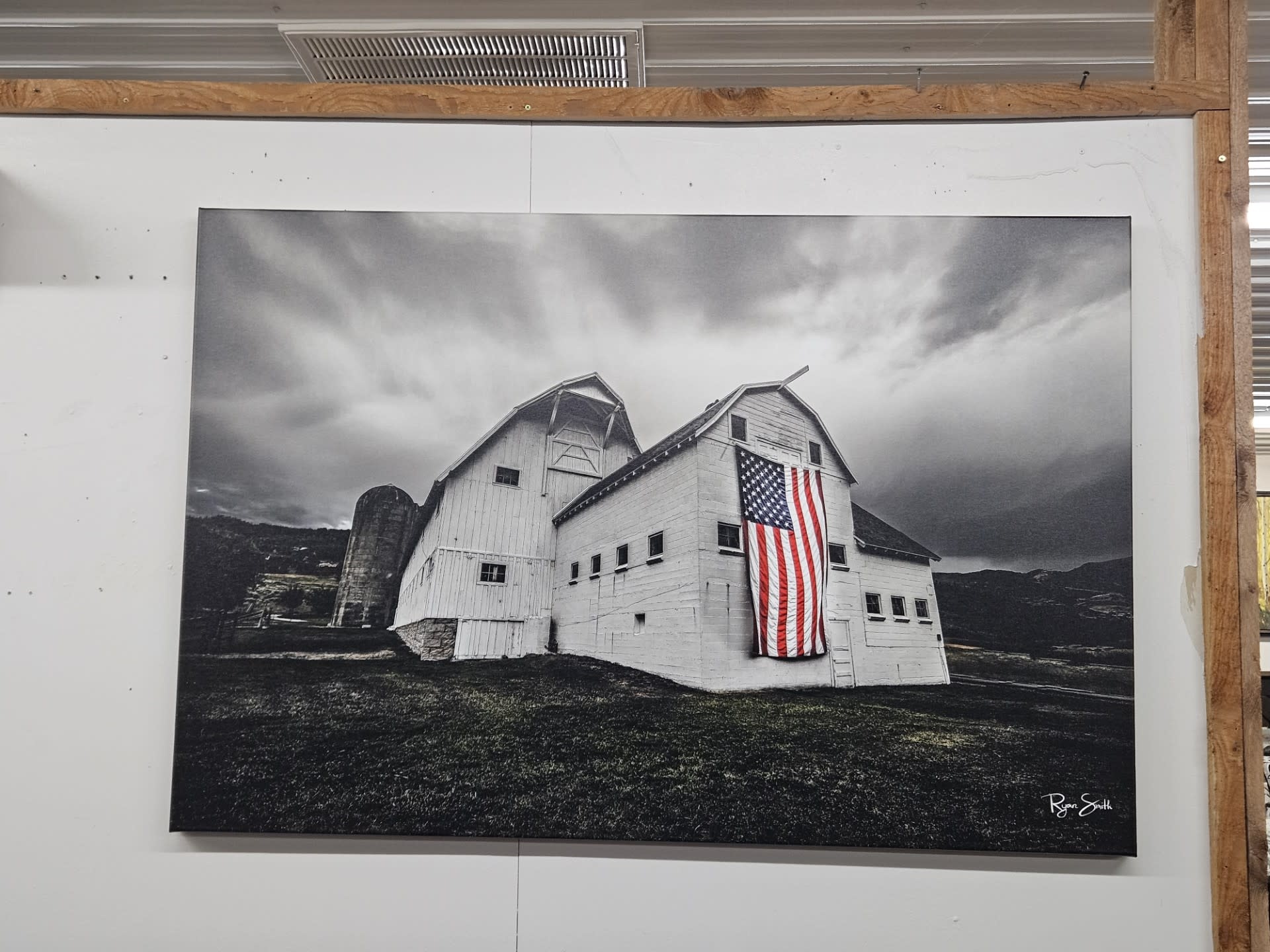 Rocky Mountain Pub Americana (Barn/Flag) 36x54 Wrap