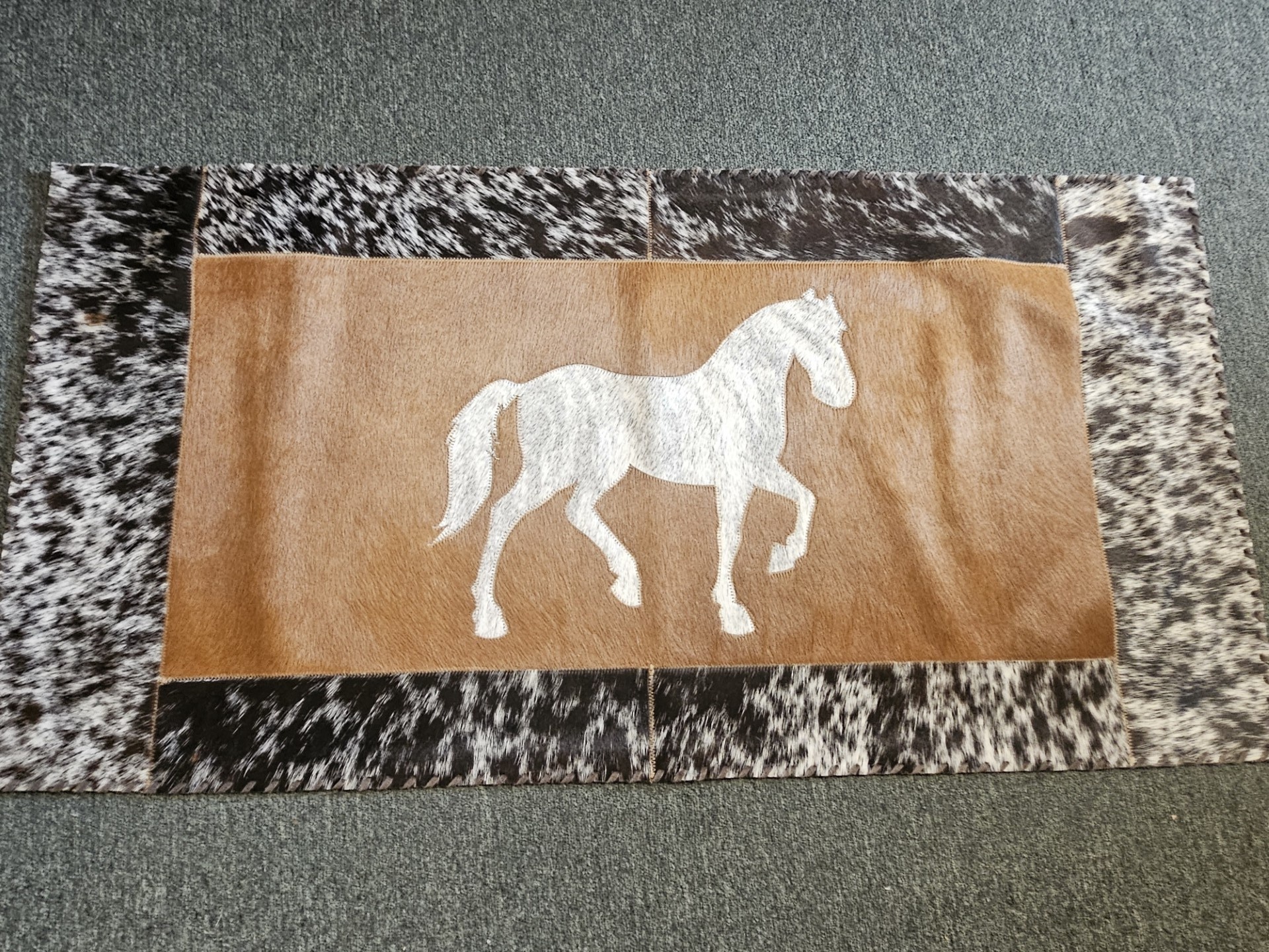 Gaucho Cowhide Horse 2x4 Rug