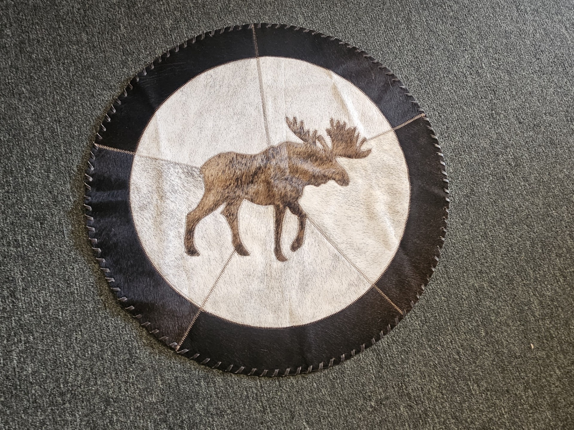Gaucho 27" Round Moose Cowhide Rug