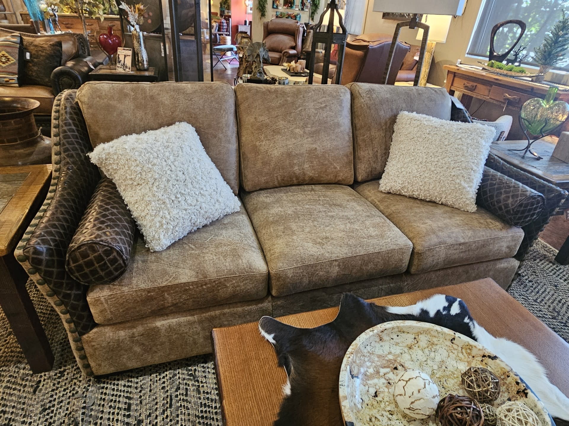 Omnia Brisbane 3C Sofa w/2Bolsters & 2-18"Pillows