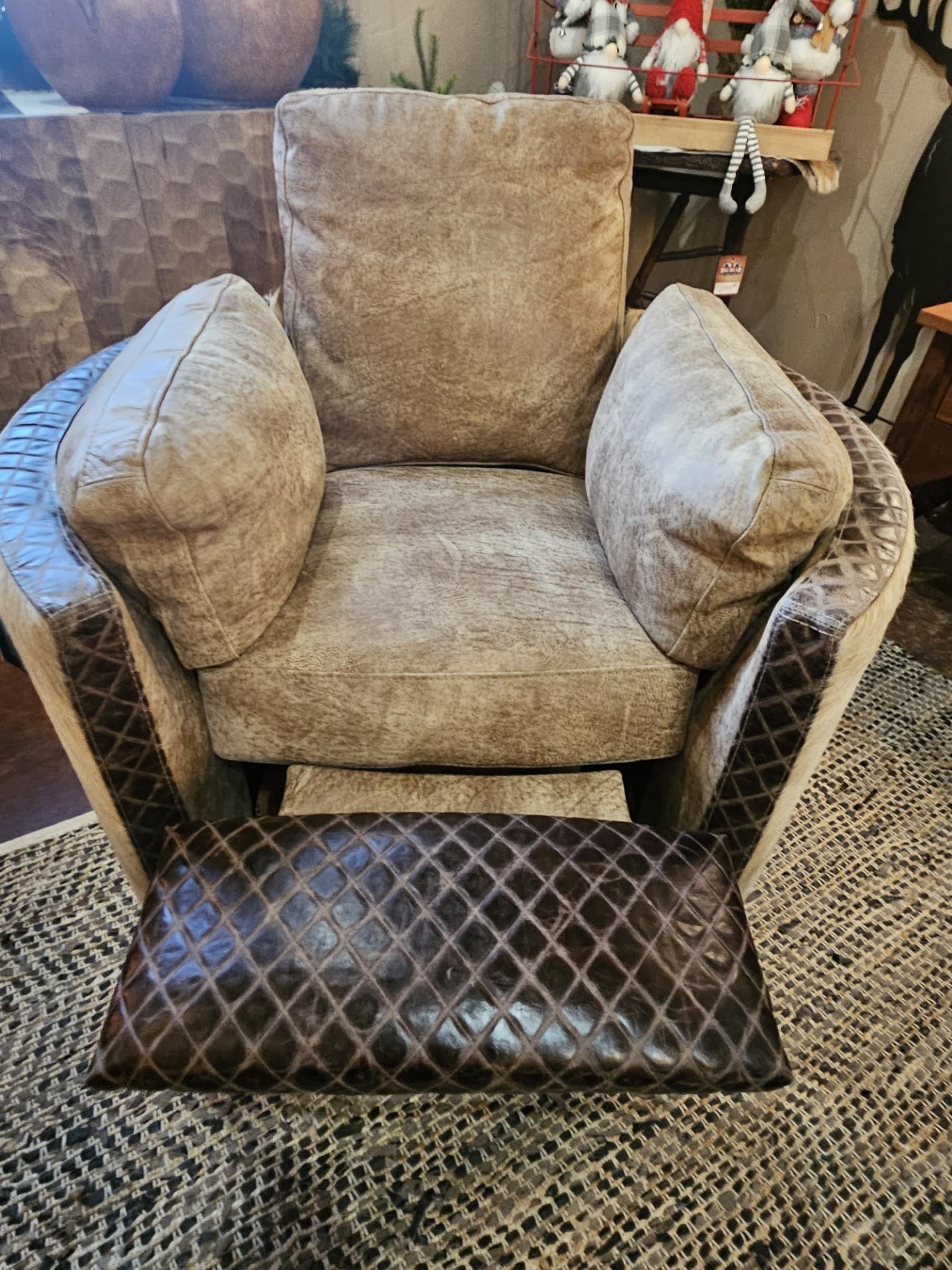 Omnia Raleigh Push Back Recliner (3)