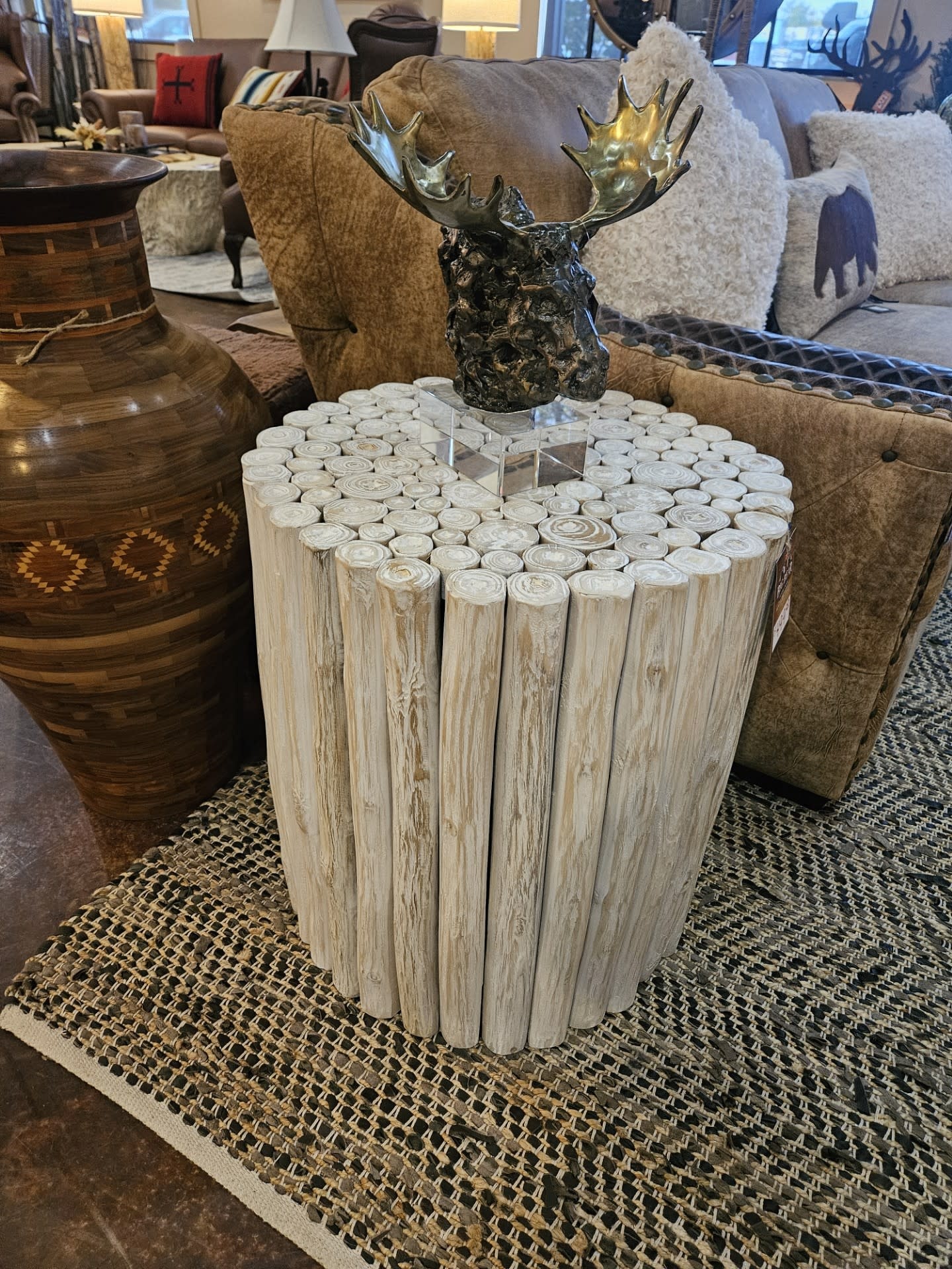 Crestview Gathering Accent Table 22Dia x 24H