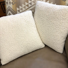 Omnia Pillow (16", 18", 20", 22", LG Kidney) WITH Leather /  Fabric Welt