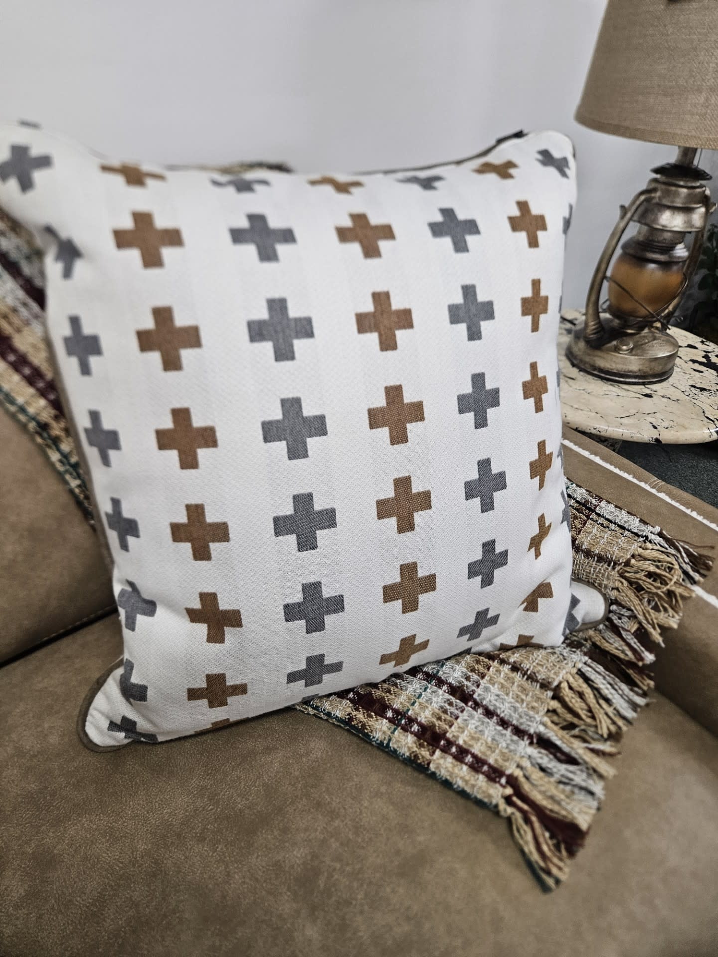 Omnia Pillow (16", 18", 20", 22", LG Kidney) WITH Leather /  Fabric Welt