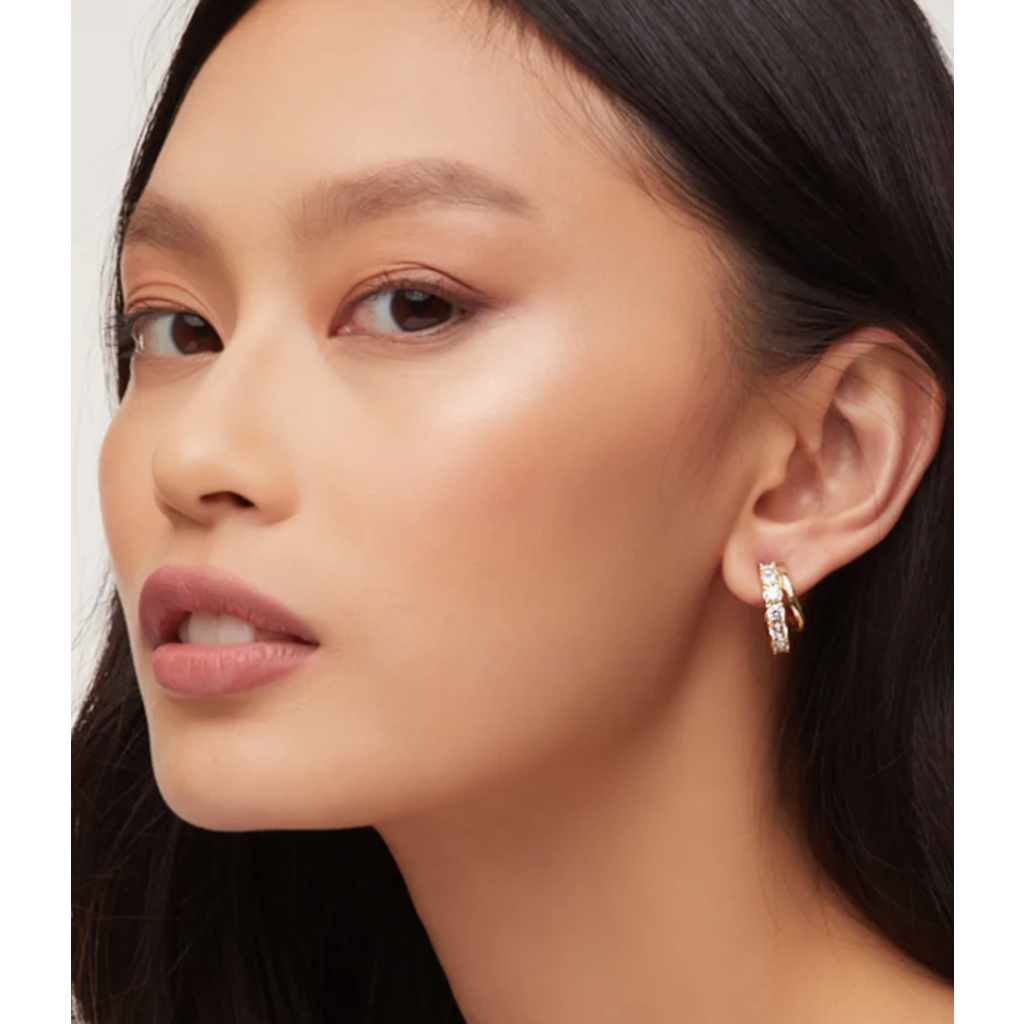 Kendra Scott Kendra Scott Livy Gold Huggie Earrings in White Crystal