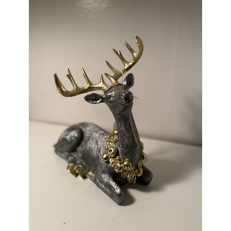 Sitting Silver & Gold Deer with Wreath