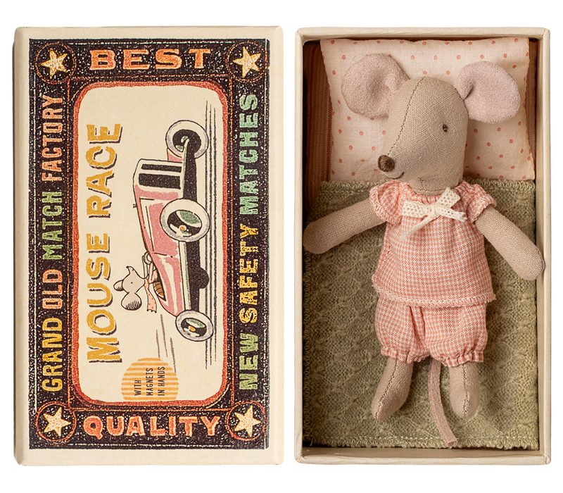 Little sister mouse, matchbox