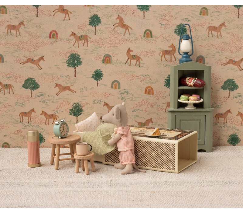 Little sister mouse, matchbox