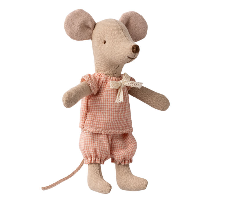 Little sister mouse, matchbox
