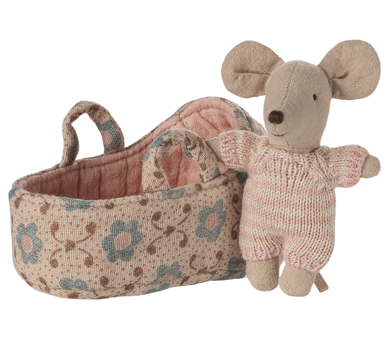 Baby mouse in carry cot: Rose
