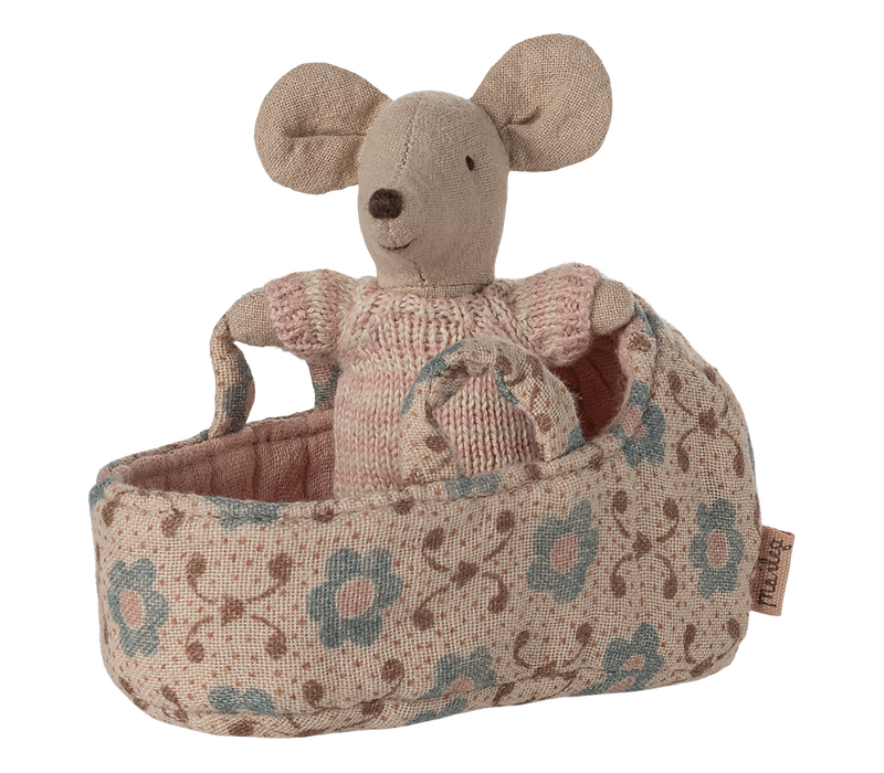 Baby mouse in carry cot: Rose