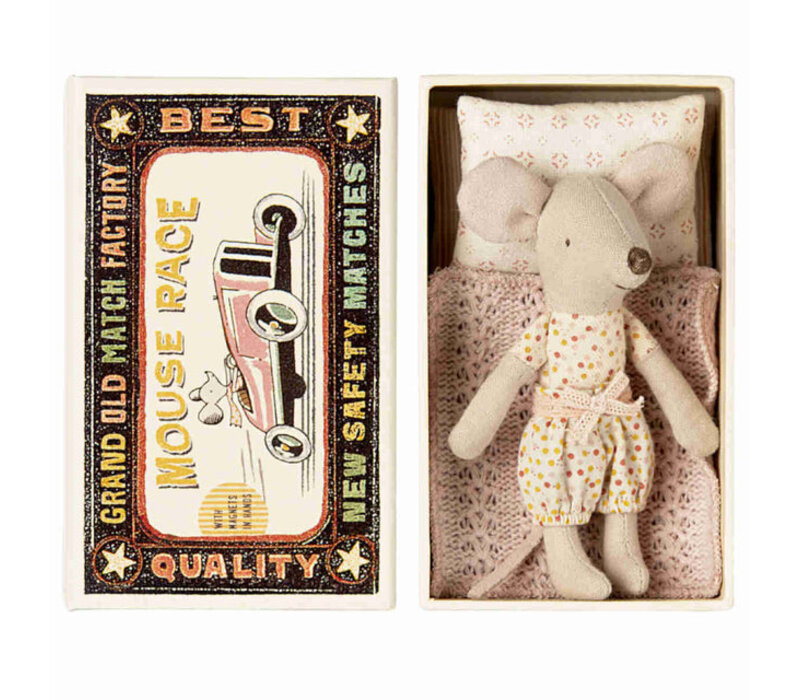 Little sister mouse, matchbox