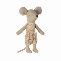 Little sister mouse, matchbox
