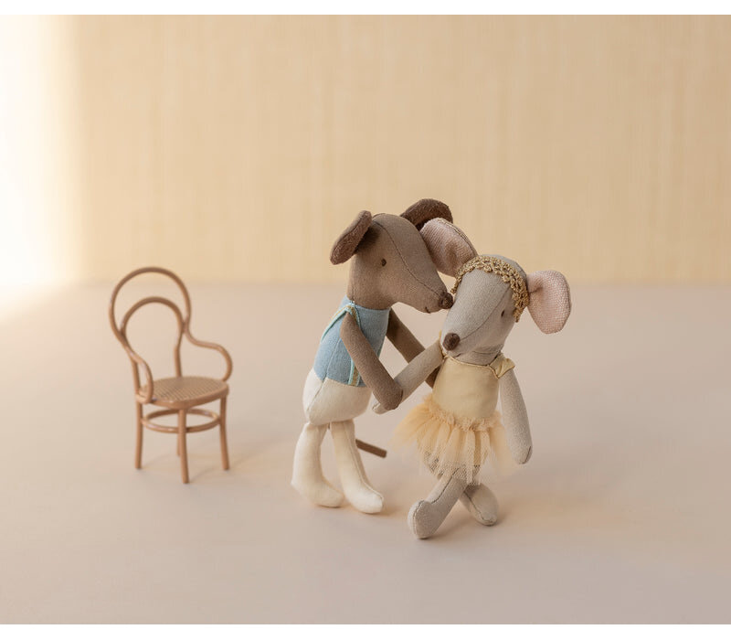 Ballet dancer mouse, Big brother