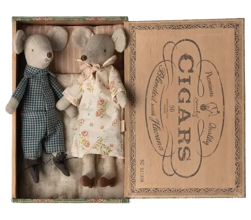 Grandma & Grandpa Mice Cigarbox