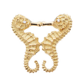 BERMUDA COLLECTION 18kt Yellow Gold Mini Seahorse Kiss Pendant