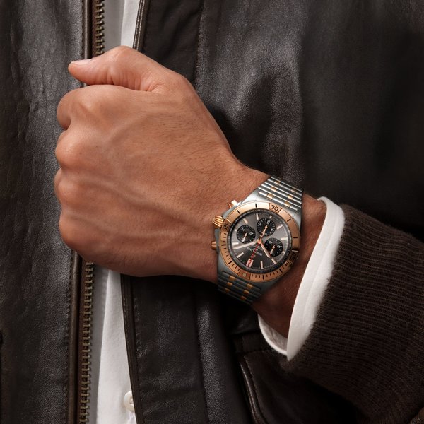 BREITLING Chronomat B01 42