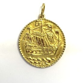 BERMUDA COLLECTION 18ky Large Hog Shilling Pendant