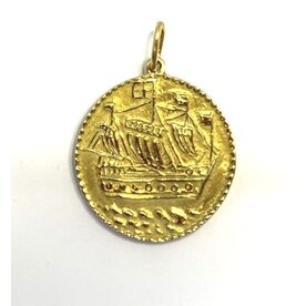 BERMUDA COLLECTION 18ky Large Hog Shilling Pendant